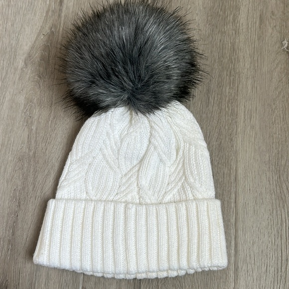 NORTH FACE Cable Knot Beanie W Large Faux Fur Pom Women’s O/S - Picture 4 of 7